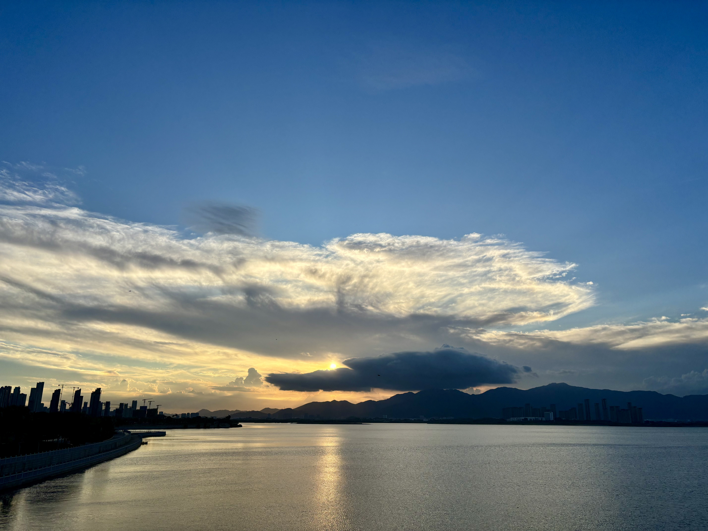 漫随天外云卷云舒